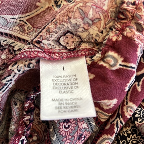 3/4 BELL SLEEVE NOVELTY TOP - Picture 5 of 6